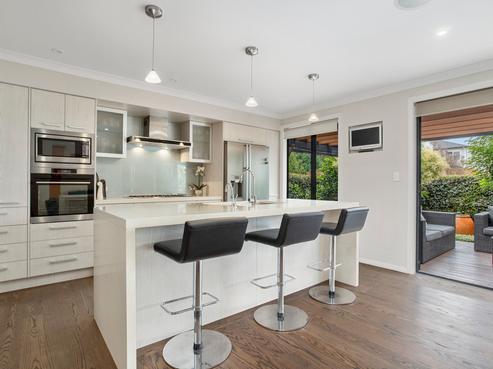 4 Borrowdace Avenue, Botany Downs