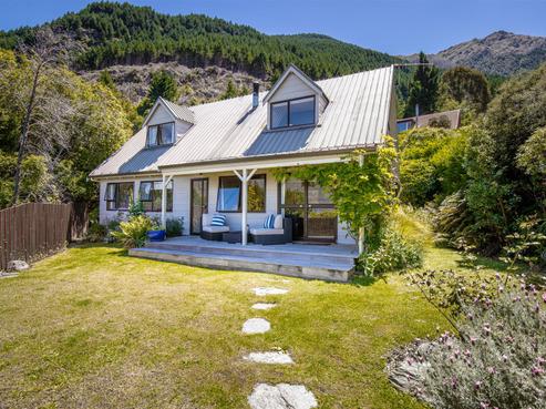 11 Evergreen Place, Fernhill/Sunshine Bay
