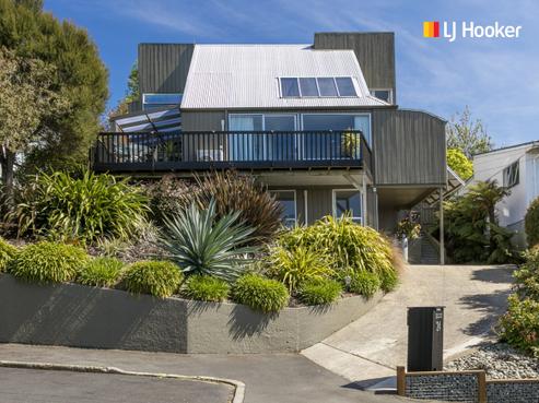 24 Larkins Street, Helensburgh