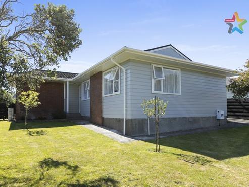 13 Otira Grove, Kelson