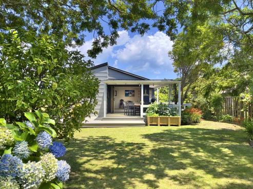 402 Linton Crescent, Whangamata