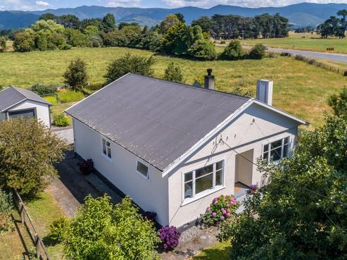 4 South Featherston Road, Featherston