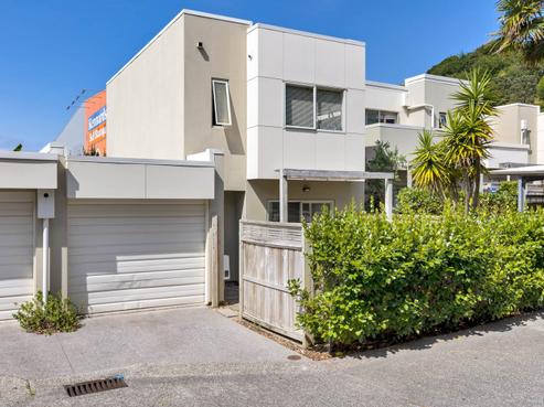 61/21 Hunters Park Drive, Three Kings