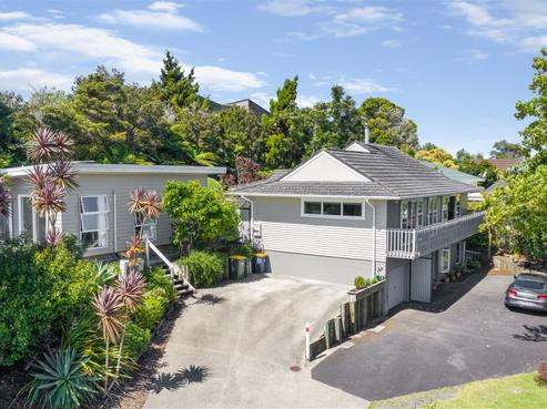27 Woodlands Crescent, Browns Bay