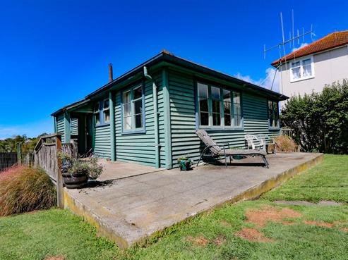 17 Essex Street, Marchwiel