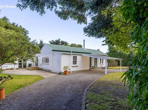 81 Lake Ferry Road, Lake Ferry