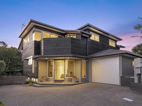 2/84 Beach Road, Castor Bay