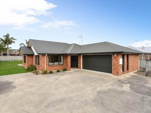 24 Holford Place, Huntington