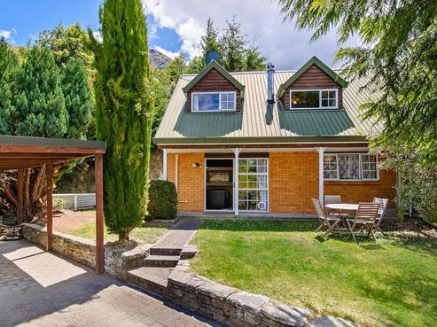 16B Greenstone Place, Fernhill/Sunshine Bay