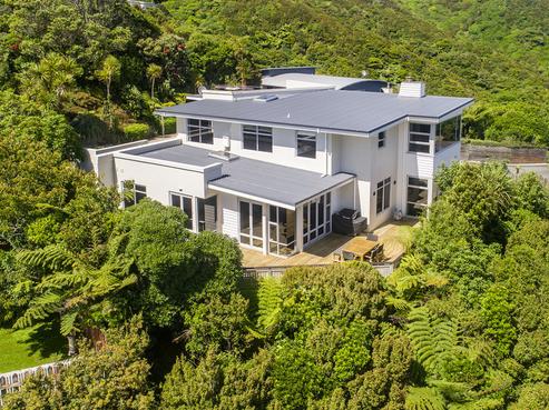 2 Caughley Grove, Karori