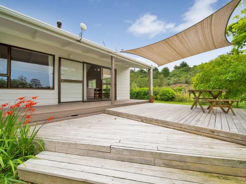 558 Everett Road, Inglewood