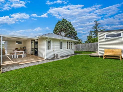 22 Roberts Road, Te Atatu South