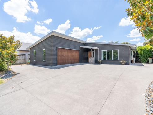 19 Ravenscourt Place, Huntington