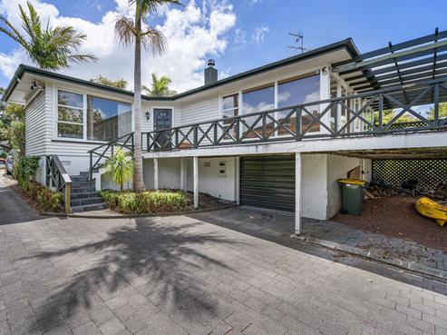 97 East Coast Road, Castor Bay