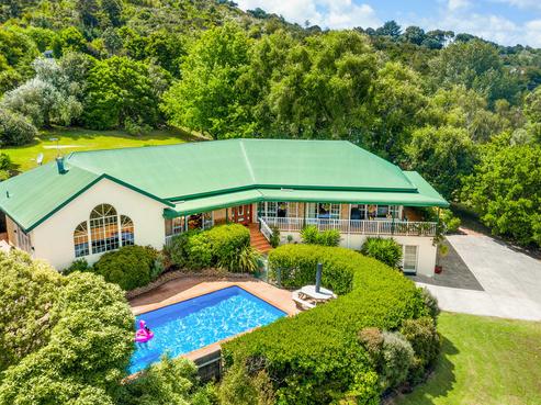 26 Landing Road, Titirangi