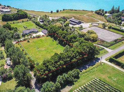 167 Kina Beach Road, Tasman