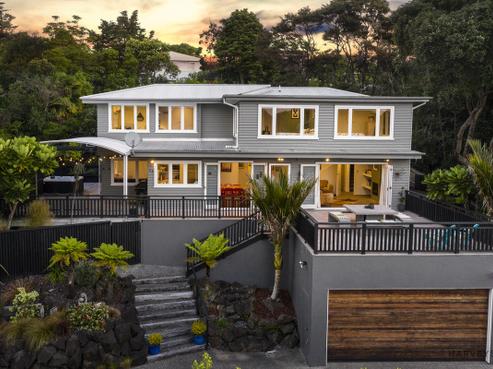 52 Derwent Crescent, Titirangi