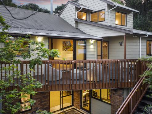 19 Longfellow Parade, Titirangi