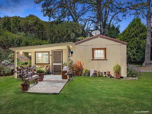 747 Tora Road, Tora