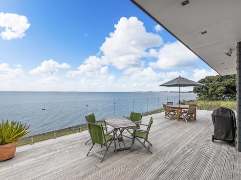 6 Crispe Road, Clarks Beach