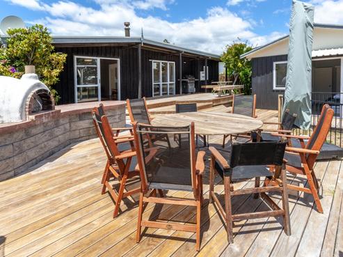 200 The Square, Whangamata