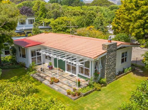 28 Puriri Road, Waikanae