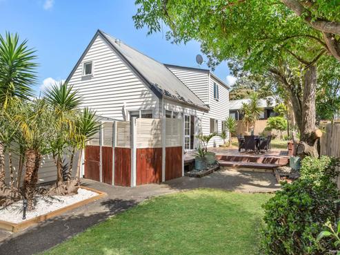 2/210 Sunnynook Road, Totara Vale