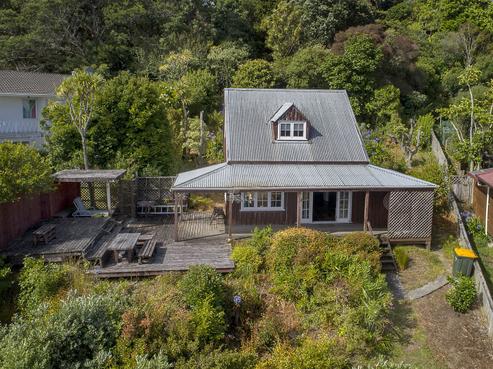 4 Zita Avenue, Matakatia