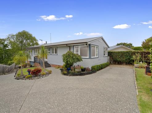 90 Tiroroa Avenue, Te Atatu South