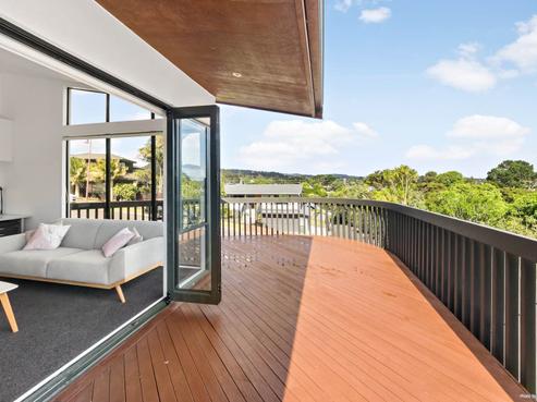 24 Chamari Close, Titirangi