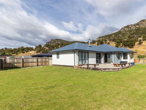 4 Quinnat Street, Albert Town