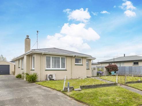 24 Christina Street, Strathern