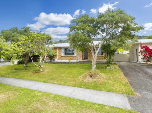 9 Montana Road, Totara Park