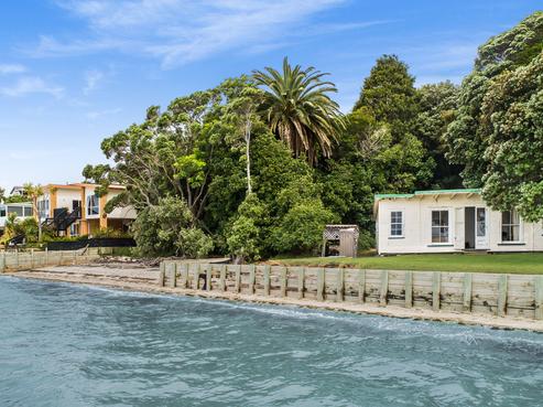 12 Crispe Road, Clarks Beach