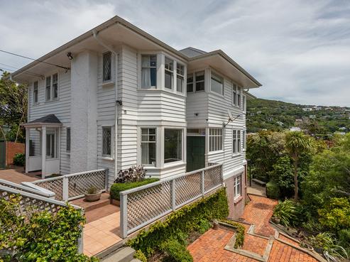 18 Donald Crescent, Karori