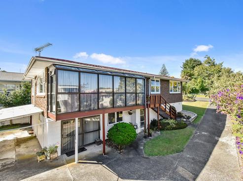 16 Lawrence Crescent, Hillpark