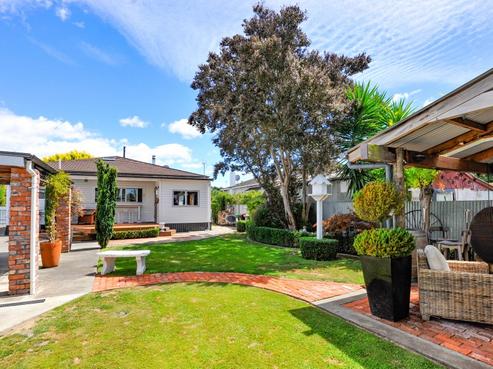 303 Grays Road, Saint Leonards