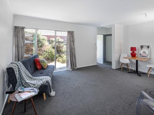 4/105 Apu Crescent, Lyall Bay