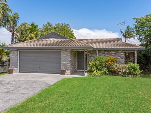 15 Pinewood Grove, Botany Downs