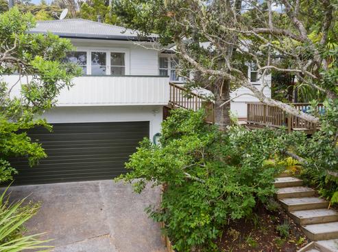 63 Woodfern Crescent, Titirangi