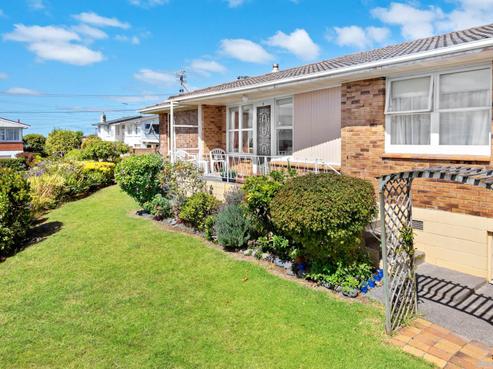 1/77 Royal View Road, Te Atatu South