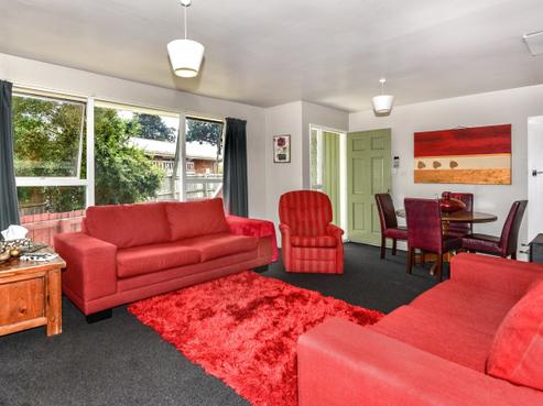 2/27 Kawau Crescent, Bromley