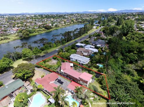 1068 River Road, Queenwood