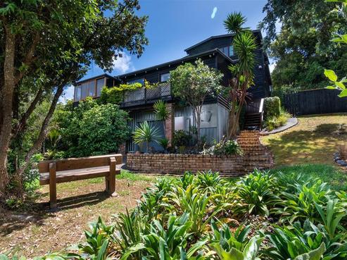 49 Waitakere Road, Waitakere