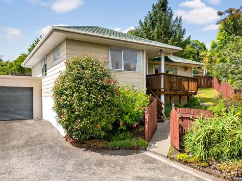 2/8 Theban Place, Totara Vale