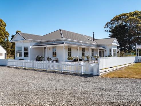 76F Willow Park Drive, Opaki