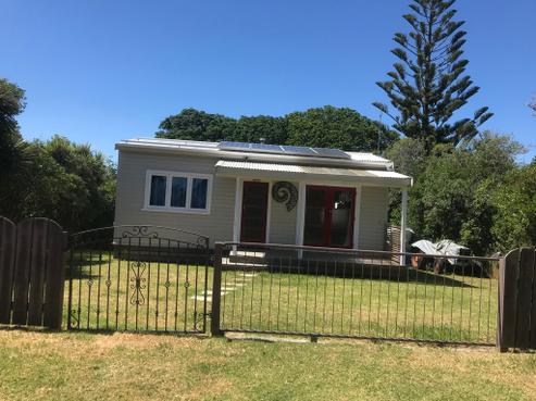 23 Woody Bay Road, Rakino Island
