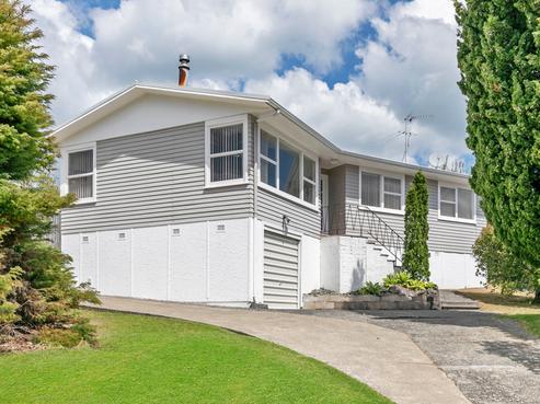 40 Stott Avenue, Birkdale