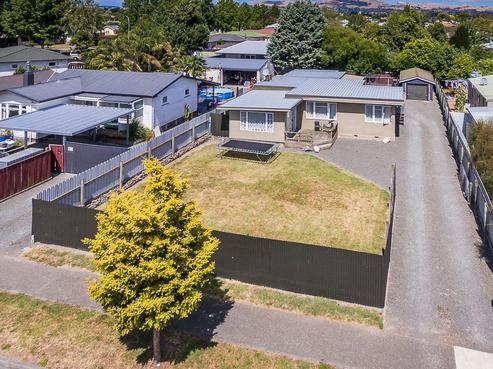 704 Riverslea Road South, Akina