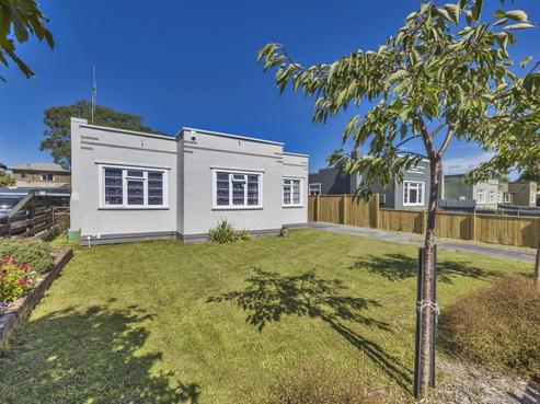 310 Botanical Road, West End